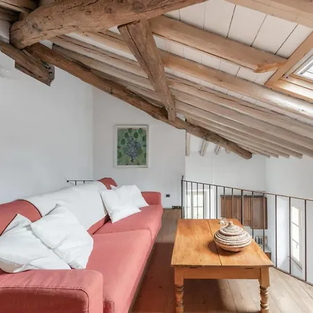 At The Pier Of - The House Of Travelers Apartament