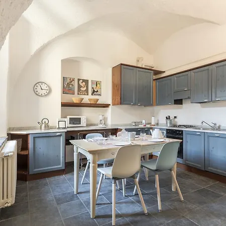 At The Pier Of - The House Of Travelers Apartament Brienno