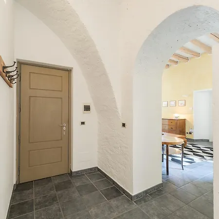 At The Pier Of - The House Of Travelers Apartament