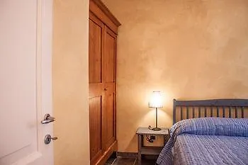 At The Pier Of - The House Of Travelers Apartment *