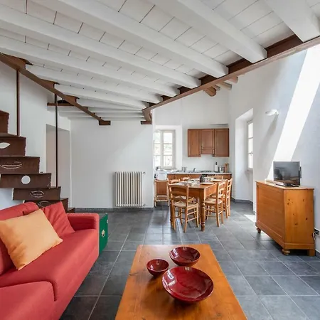 At The Pier Of - The House Of Travelers Apartment *
